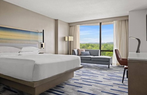 Saddle Brook Hotel | Major international sporting event Special - Sleek hotel room with king bed near Metlife Stadium