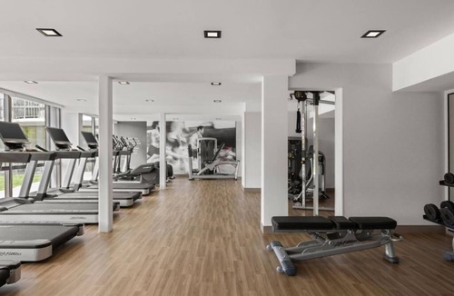 Saddle Brook Hotel | Major international sporting event Special - Sleek hotel room with king bed near Metlife Stadium
