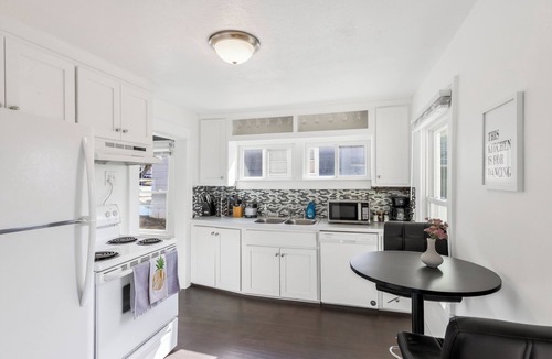 Lee's Summit House | Major international sporting event Stay Queen Bed + Office with futon