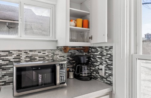 Lee's Summit House | Major international sporting event Stay Queen Bed + Office with futon