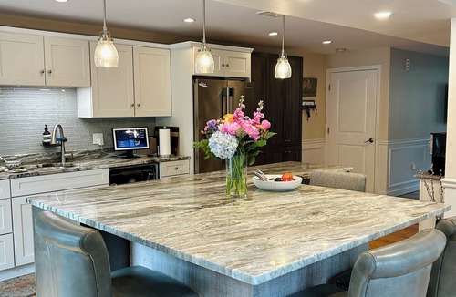 Dedham House | Major international sporting event Updated historic home located near Gillette Stadium.