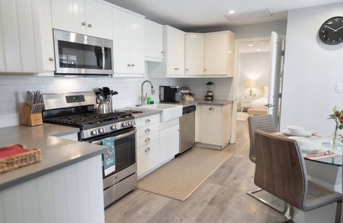 Grandview House | FIFA World Cup - UPDATED 1BR *HOUSE* in GLENDALE with PRIVATE FENCED YARD (p55)