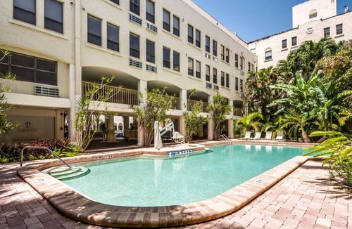 Palm Beach Condo | FIFAbyTRAIN/Pool/StepsToBeach/Dine/MoodStudioCONDO