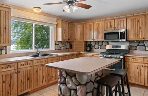Mayfield Apartment | Fife Lake Apartment: Right on the lake, perfect for families!