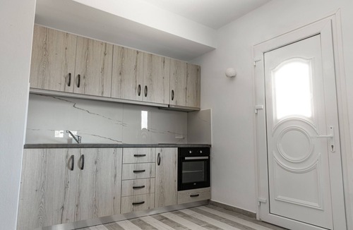 Perivolos Apartment | Fig Tree House 1.5km from Black Beach