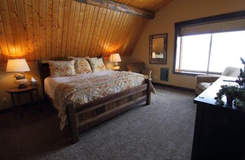 Victor Bed & Breakfast | Fin and Feather Inn
