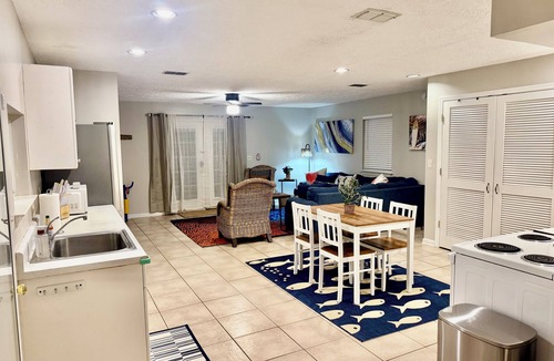 Carrabelle Condo | Fin & Tonic@The Forgotten Coast 2BR/2BTH boat parking near Carrabelle FL Marina