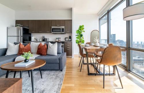 Bay Cloverhill Apartment | Financial District 3BR CN Tower Views