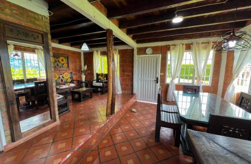 Yotoco House | Finca Cabaña con piscina cerca al Lago Calima