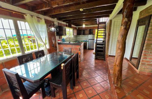 Yotoco House | Finca Cabaña con piscina cerca al Lago Calima