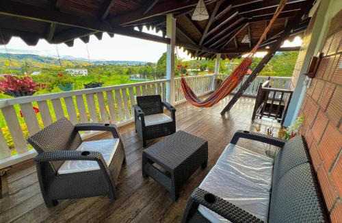 Yotoco House | Finca Cabaña con piscina cerca al Lago Calima