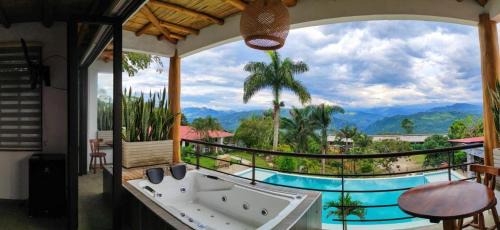 Quebradanegra Resort | Finca Campestre Colibrí