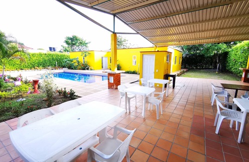 Apiay House | Finca La Pintora: Capacidad 24 personas, WIFI, a 5 minutos de Villavicencio.