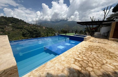Copacabana House | Finca Los Laureles