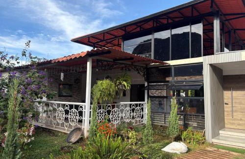 La Cumbre House | Finca Santa Barbara