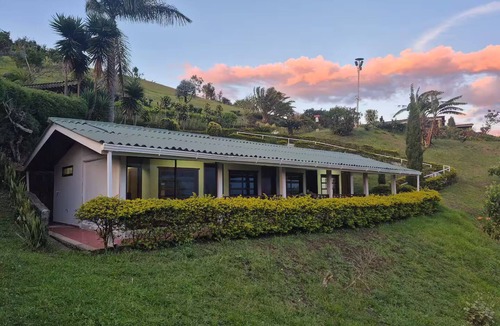 Cali House | Finca Villa Isabel: Panoramic View, Swimming Pool and BBQ