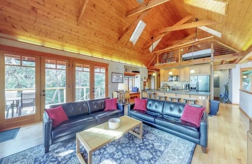 Chelan Cabin | Find serenity with a secluded lakefront cabin+EV Charger+Lake views+Lake Access