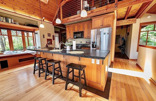 Chelan Cabin | Find serenity with a secluded lakefront cabin+EV Charger+Lake views+Lake Access