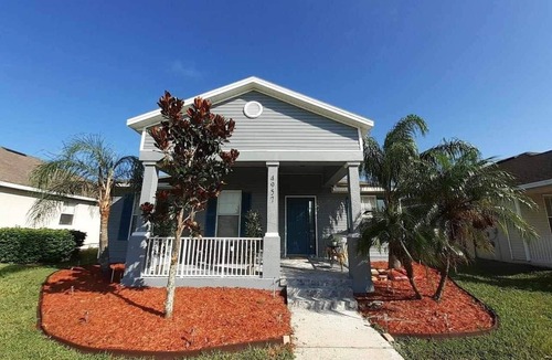 Trafalgar Village House | Find Tranquility: Escape Life’s Chaos in a Soul-Soothing Oasis Vacation Home
