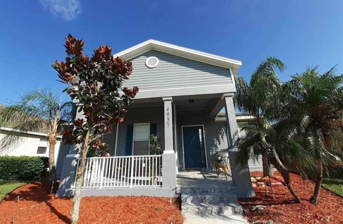 Trafalgar Village House | Find Tranquility: Escape Life’s Chaos in a Soul-Soothing Oasis Vacation Home