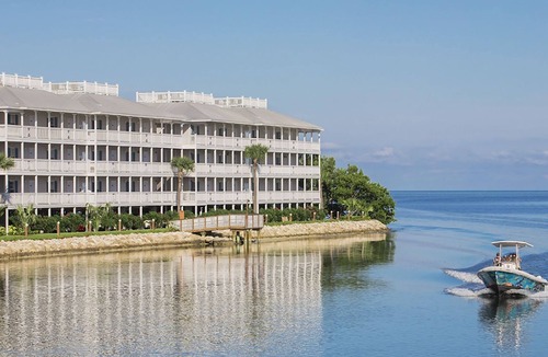 Key West House | 𝐅𝐢𝐧𝐝𝐢𝐧𝐠 𝐌𝐞𝐢𝐥𝐢 Beach House Resort + Amenities, 2-Bedroom