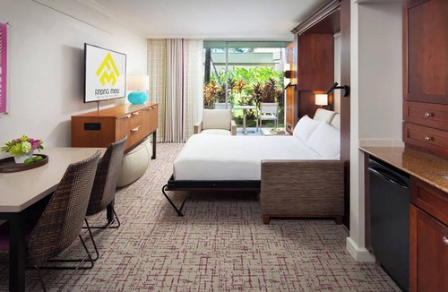 Lihue Resort | 𝐅𝐢𝐧𝐝𝐢𝐧𝐠 𝐌𝐞𝐢𝐥𝐢'𝐬 Luxury Beachfront Kaua‘i Club Resort + Amenities