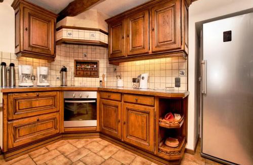 Chiny House | Fine group house with sauna garden