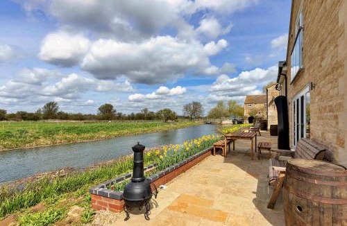 Thurlby House | Finest Retreats - The Holt