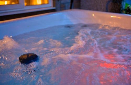 St. Ann's Chapel Ski Chalet | Finest Retreats - Toblerone Lodge