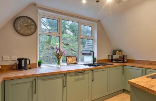 St. Ann's Chapel Ski Chalet | Finest Retreats - Toblerone Lodge