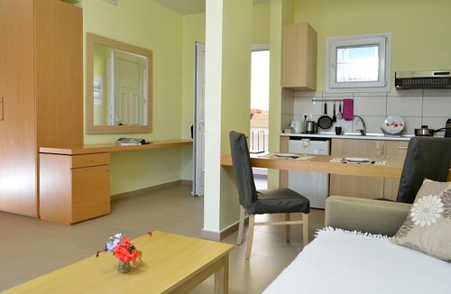 Foinikounta Apartment | Finikounda ~ Light & Airy Studio Apartment