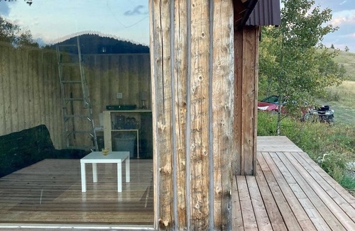Beaver Mines Cabin | Finnish Off-Grid Cabin in the Foothills