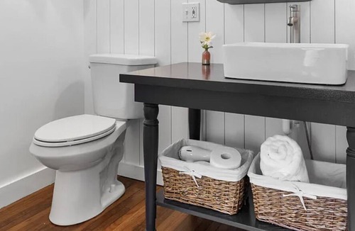 Bass Harbor Cottage | Fiona's Quiet Side Cottage—2 min to ocean, 1m to Bass Harbor Light