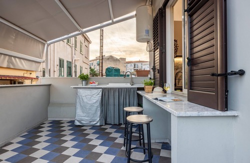 Borgo Vecchio Apartment | Fiorelli 17 - Blue Peafowl Studio with Private Terrace and Wi-Fi