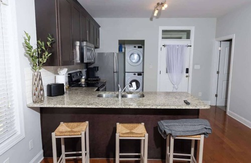 Chapel Hill House | Fire Pit - 4 Min from UNC - 7 Min from Carrboro - Fast Wi-Fi