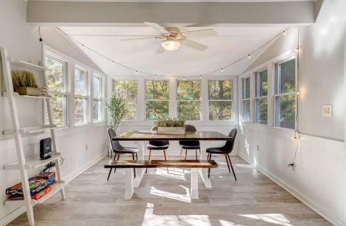 The Woods House | Fire Pit Arcade Games Deck Grill & Pool Access