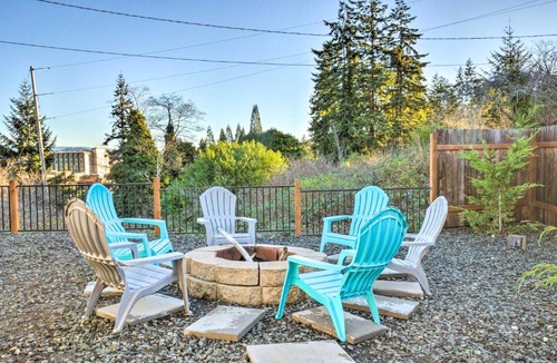 North Bend House | Fire Pit & Bay Views: North Bend Home!