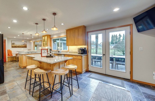 Puyallup House | Fire Pit, Chic Deck! Family-Friendly Puyallup Home