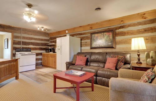 Townsend Apartment | Fire Pit & Deck! Cozy Smoky Mtn Retreat on River