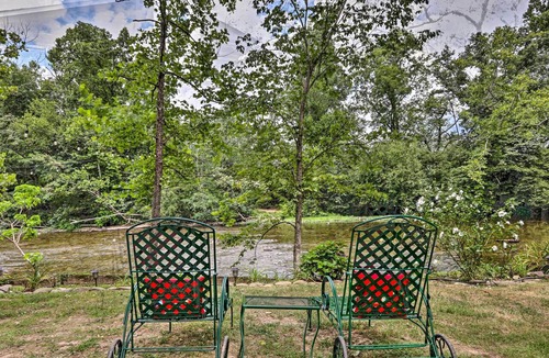 Townsend Apartment | Fire Pit & Deck! Cozy Smoky Mtn Retreat on River