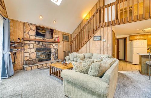 Greentown House | Fire Pit & Games! Prow Chalet; Mins to Lake Wally!