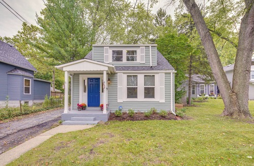 St. Charles Cottage | Fire Pit & Grill: Family Home on Fox River Trail!