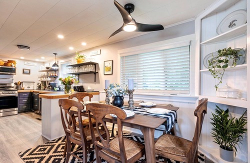 Thomaston House | Fire Pit & Grill, Movie Room, Workspace, A/C, Pets