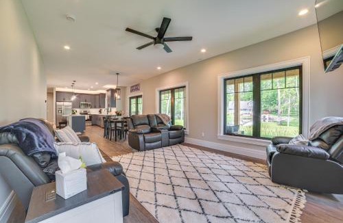 Alanson House | Fire Pit & Lake Views: Cozy Crooked River Retreat!