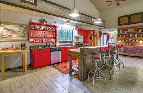 San Antonio Cabin | Fire Pit, Peaceful Porch! Family Cabin By Old Town