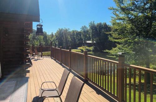 Henryville House | Fire Pit & Private Lake! 40-Acre Underwood Retreat
