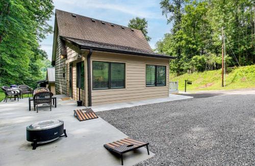 Lynchburg House | Fire Pit & Steps to Lake! Tims Ford Lake Retreat