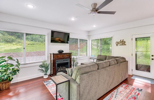 Lynchburg House | Fire Pit & Steps to Lake! Tims Ford Lake Retreat