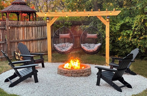 Silverton House | Fire Pit, Sunroom, Hanging Chair, 10mi to city