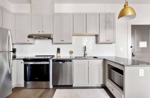 Cannonborough Elliotborough Condo | Fire Tower | Modern Retreat w/Rooftop Downtown